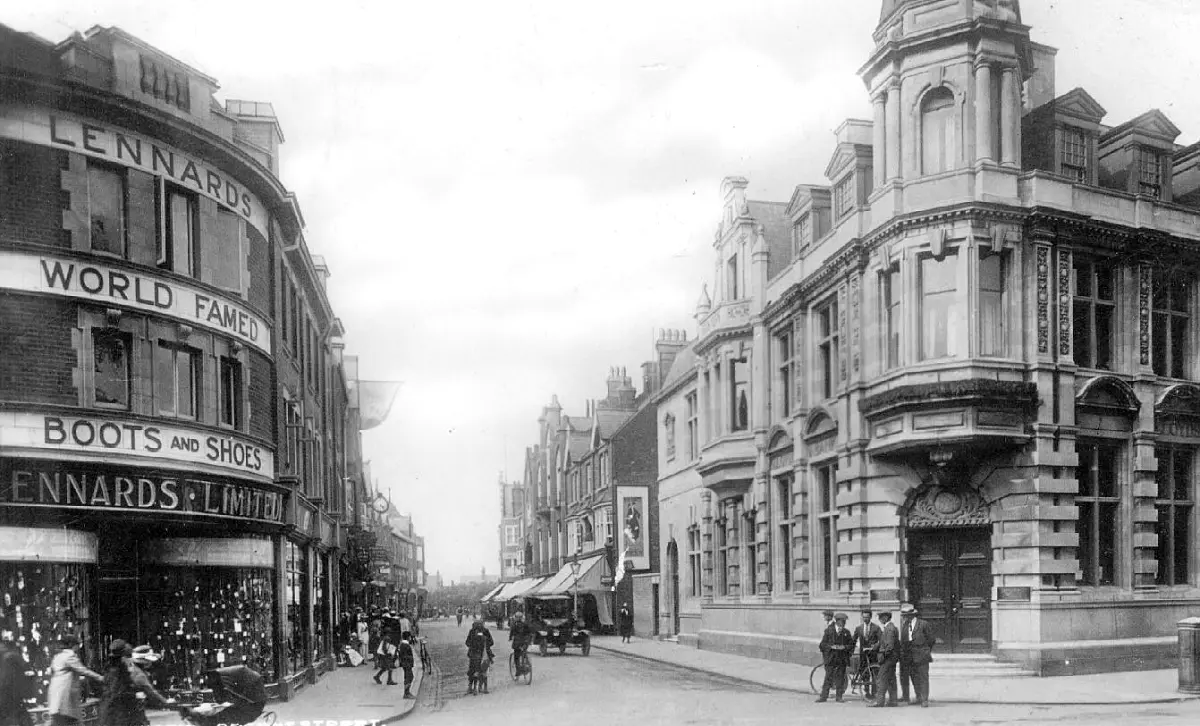 Early 20th century photograph of Regent Street, Rugby, with the ornate stone Lloyds Bank building and its corner tower on the right